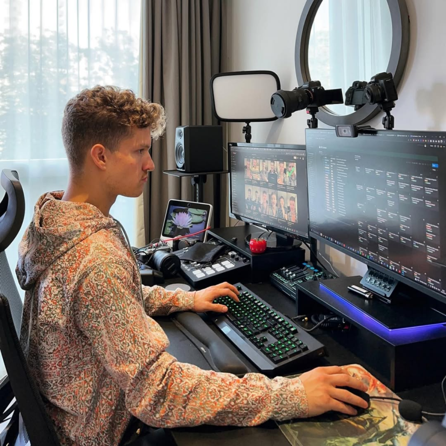 Mehr als nur Bildschirm und Kaffee: Niklas zeigt, was Informatik wirklich ist.